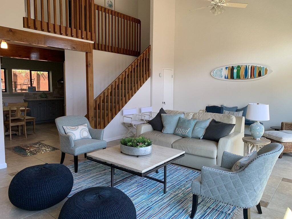 Ganze Wohnung, 150 Schritte zum Sand! Schöne 2Bd / 2Ba Condo mit Meerblick. Schlaf 8 in Capitola, Santa Cruz County