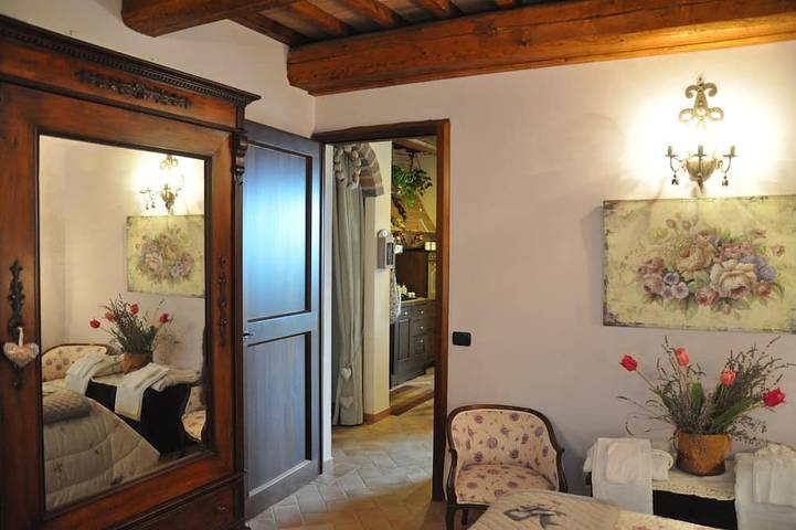 Appartement entier, Maison avec jardin dans une ferme en pierre in Castiglione del Lago, Lac Trasimène