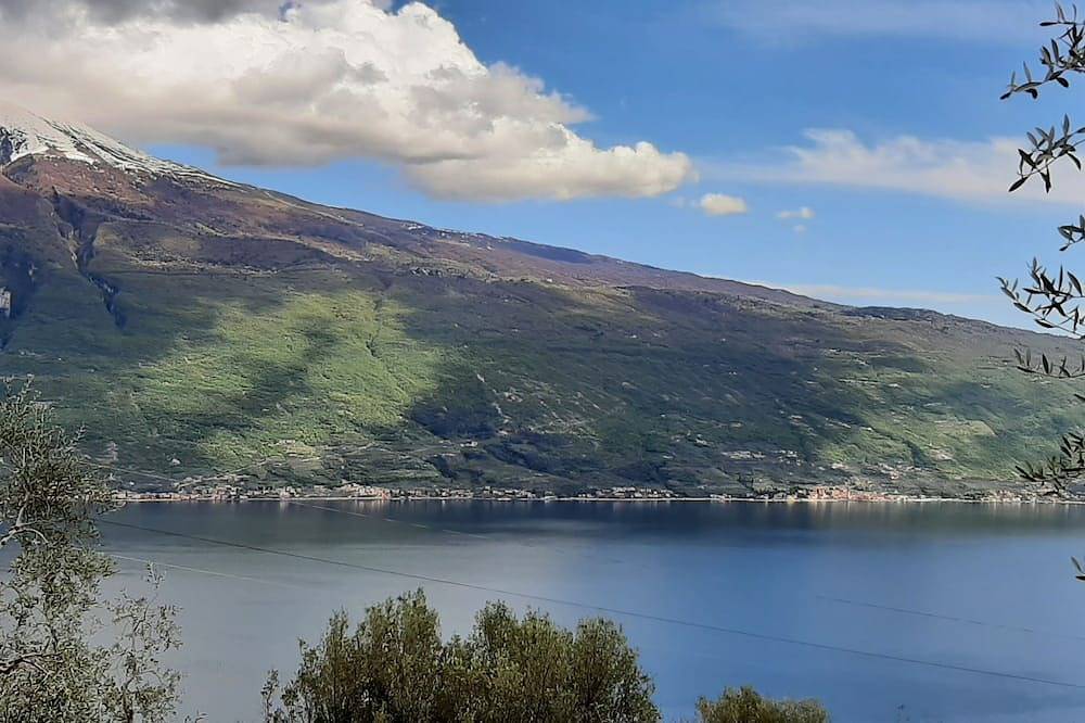 Geheel appartement, Casa Maffei Plus apartment 4, 1st floor, balcony with wonderful lake view, garden in Oldesio, Tignale