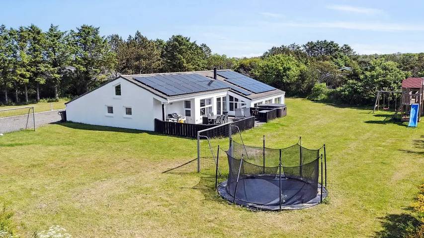 Ferienhaus für 11 Personen, mit Pool und Sauna sowie Terrasse und Whirlpool in lønstrup