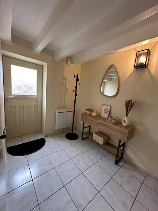 Appartement entier, One-Bedroom Apartment in Navenne, Haute-Saône