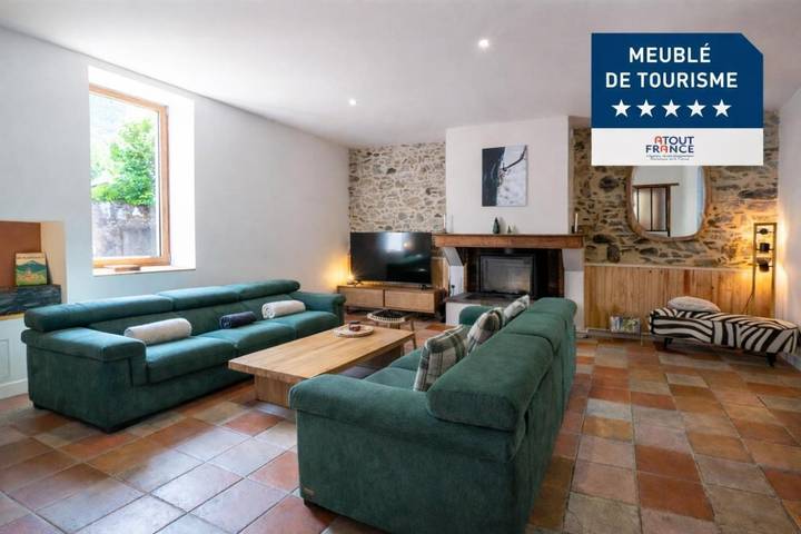 Location de vacances pour 12 personnes, avec piscine et jardin, adapté aux familles dans Musee Larrey Beaudean