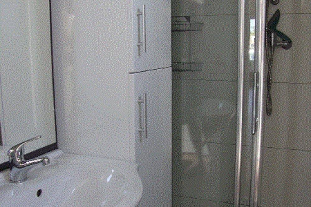 Komplettes und luxuriöses Chalet für 6 Personen in einem Ferienpark an der Küste mit kostenlosem Wlan in Renesse Strand, Renesse