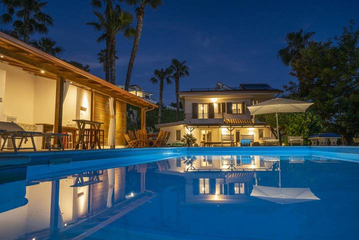 Villa per 12 persone, con Balcone/Terrazza e Giardino in Calabria