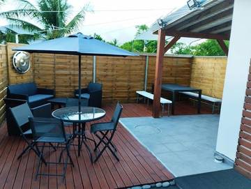 Location de vacances pour 4 personnes, avec terrasse et jacuzzi à Petit-Canal