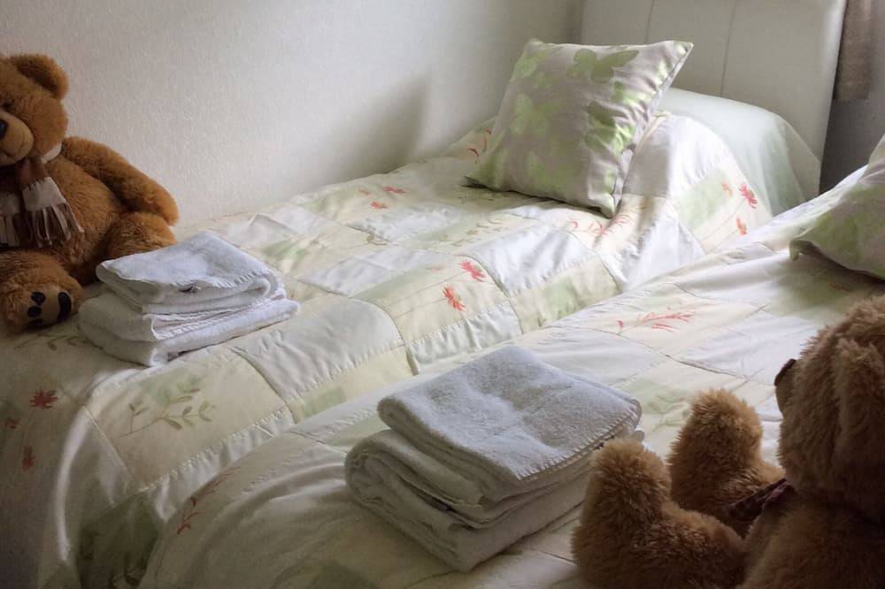 Pet Friendly Chalet.4The Hillside Penstowe Park in Cornwall
