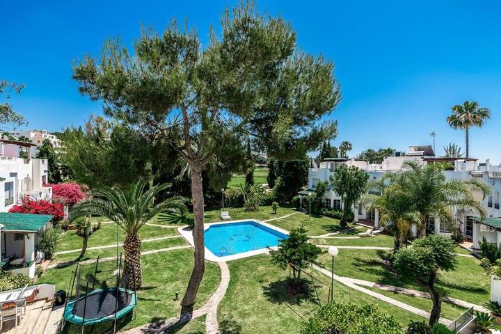 Vakantiepark voor 8 personen, with Whirlpool and Terras as well as Tuin and Zwembad in Marbella