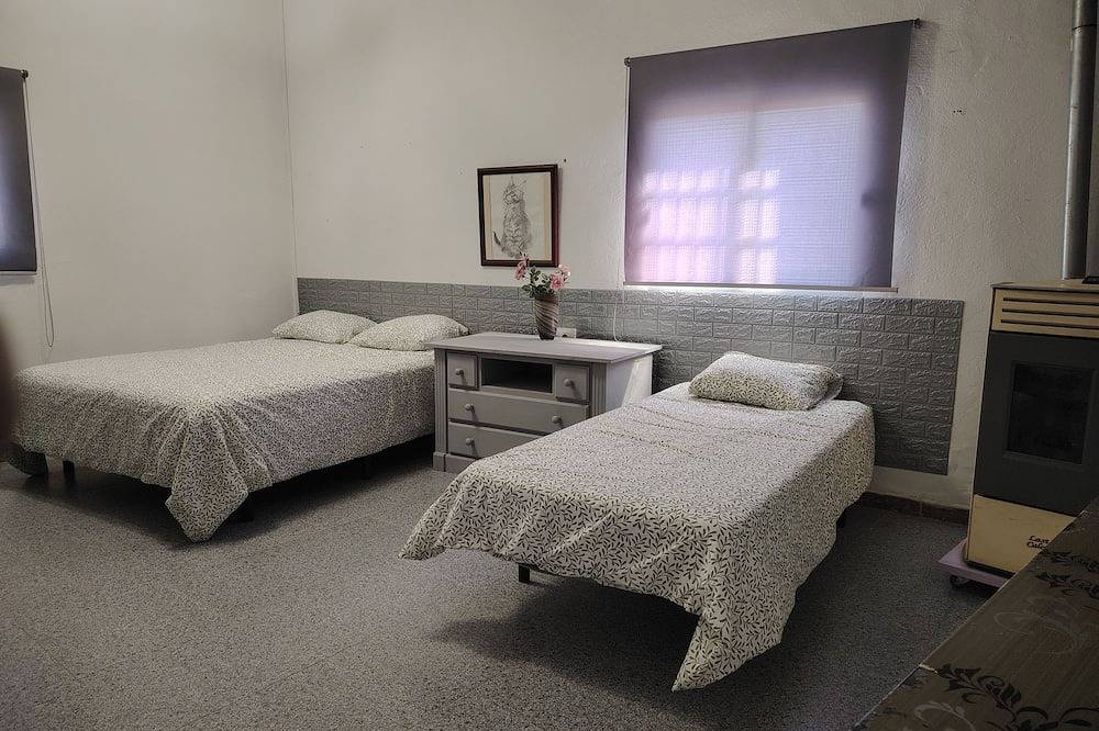 Semi-detached house with patio (near Circuito de Jerez) in Torre Melgarejo, Jerez de la Frontera