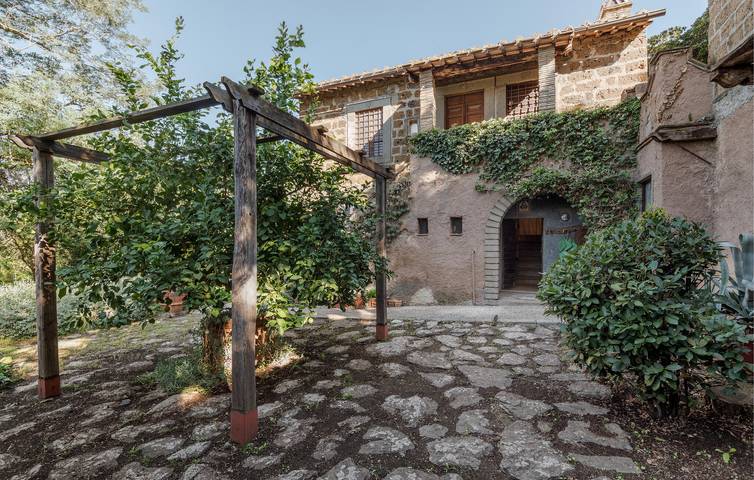 Apartamento moderno con terraza y aparcamiento, a 2,5 km de Commenda in Montefiascone, Provincia de Viterbo