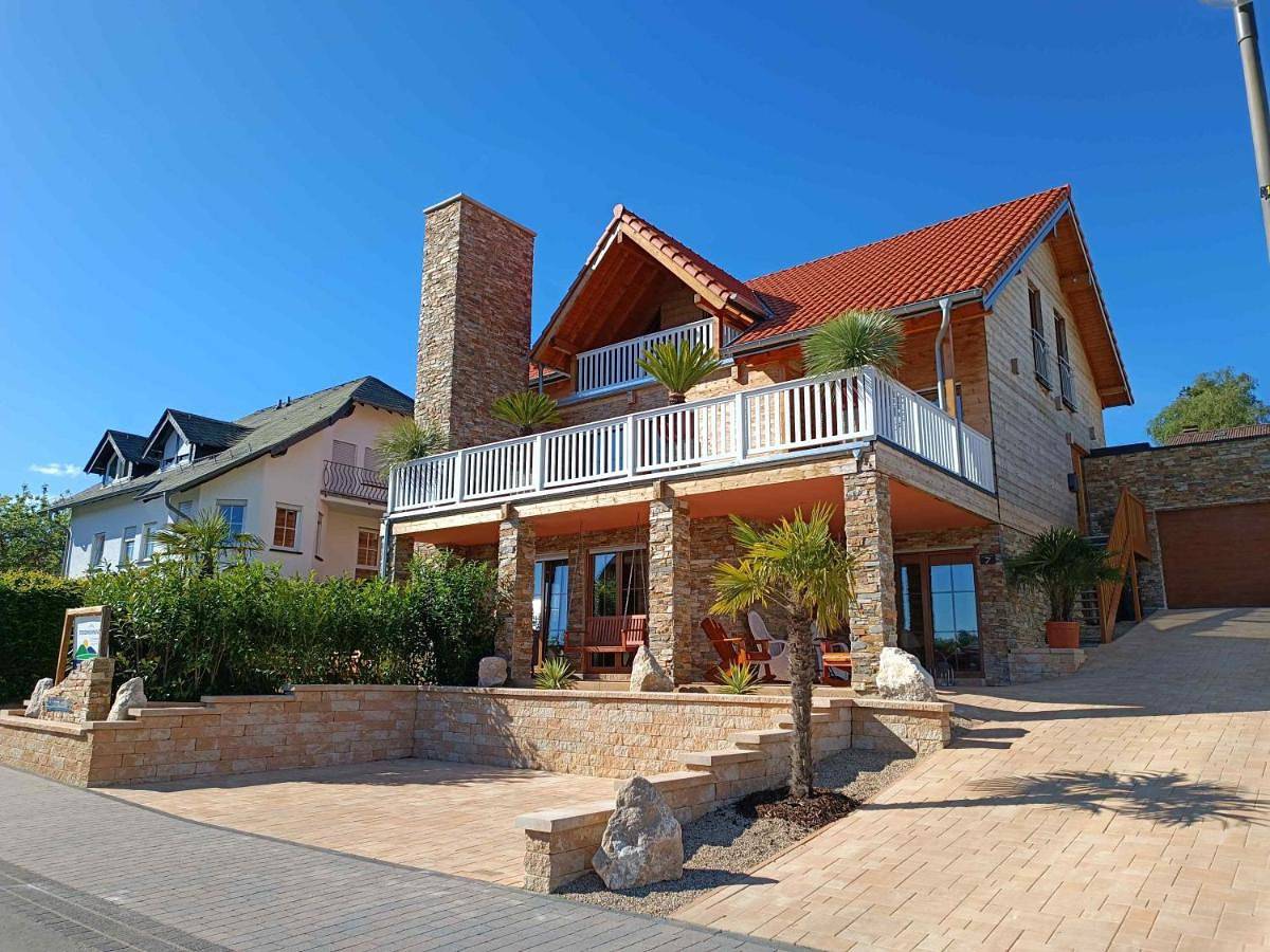Geheel appartement, Luxus Ferienwohnung Chalet Seenähe in Schalkenmehren, Vulkaan-Eifel