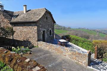 Location de vacances pour 5 personnes, avec terrasse à Castelnau-de-Mandailles