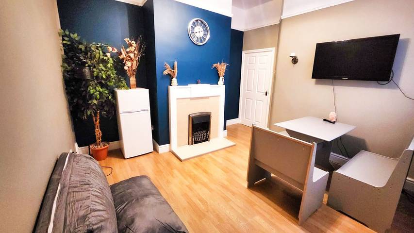 Holiday home for 8 people, with garden, with pets in Birmingham