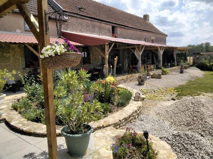 Chambre d’hôte pour 4 personnes, avec Terrasse ainsi que Jardin et Vue à Fulvy