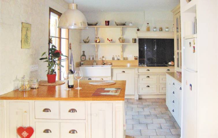 Location de vacances pour 6 personnes, avec jardin ainsi que terrasse et piscine à Robion - 4