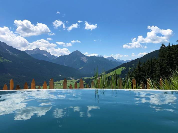 Ferienwohnung für 3 Personen, mit Whirlpool und Balkon sowie Garten in Innichen