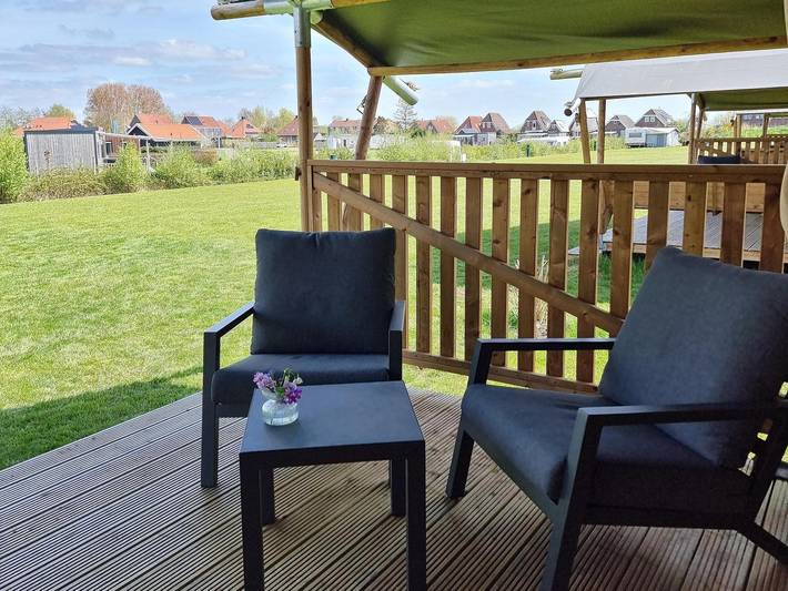 Camping für 4 Personen, mit Terrasse und Garten in Friesland - 2