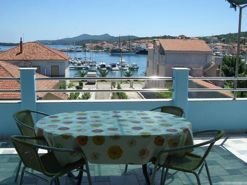 Ganze Wohnung, Ferienwohnung in Kukljica mit Meerblick, Terrasse, Klimaanlage, W-Lan (4567-3) in Kukljica, Insel Ugljan