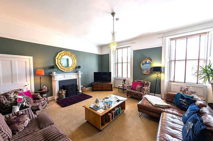 Cottage for 10 people, with Hot tub and Garden in Melrose