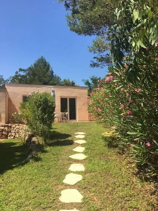Casa de vacaciones para 4 personas, con terraza y vistas además de piscina y jardín - 1