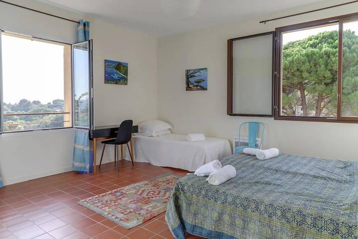 Villa pour 12 personnes, avec vue ainsi que piscine et jardin, adapté aux familles à Ollioules - 2