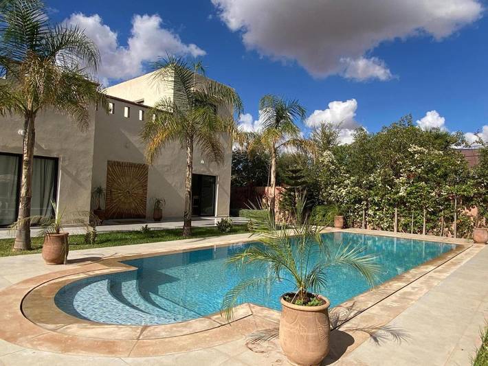 Villa pour 10 personnes, avec piscine et vue ainsi que sauna et terrasse, animaux acceptés