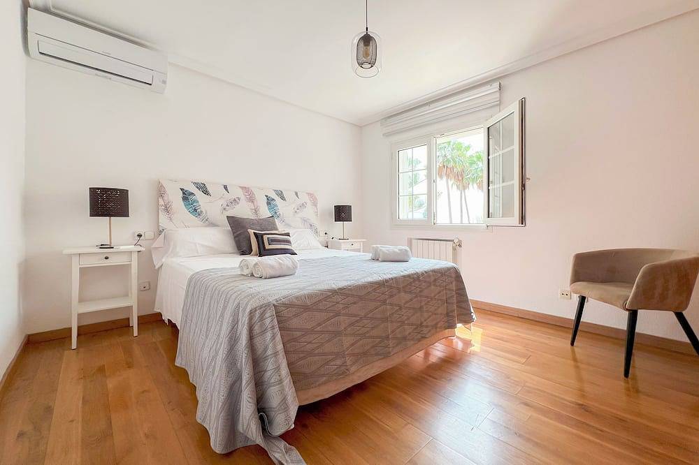 Villa In The Best Location + Swimming Pool + Concierge in Sant Jordi de ses Salines, Sant Josep de sa Talaia