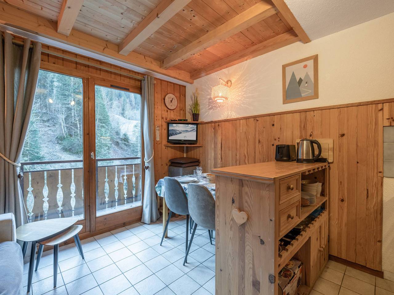 Entire apartment, Apartment 4-6 ppl at Morzine slopes, pets allowed, parking in Morzine, Les Portes du Soleil