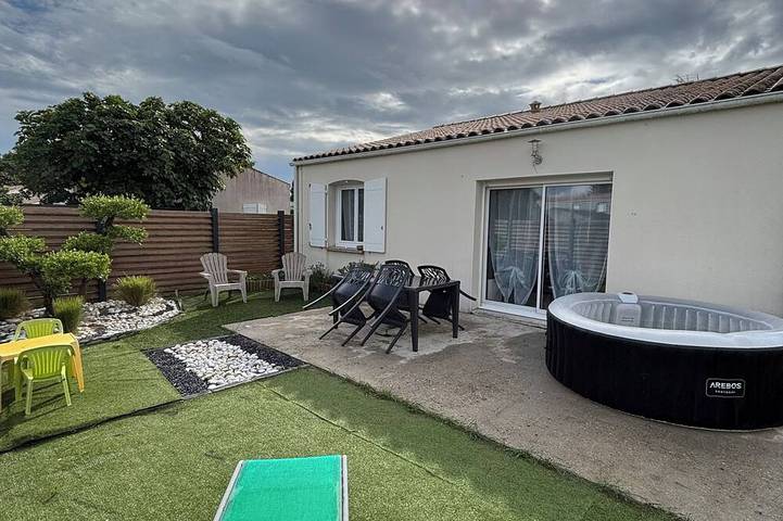 Gîte pour 4 personnes, avec jacuzzi et jardin à Étaules