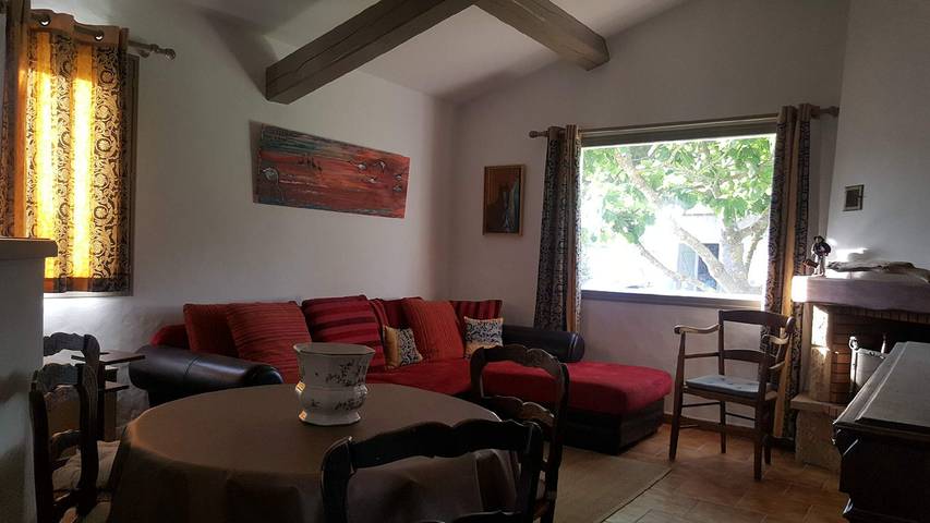 Gîte pour 8 personnes, avec jardin et terrasse, animaux acceptés à Saintes-Maries-de-la-Mer - 4