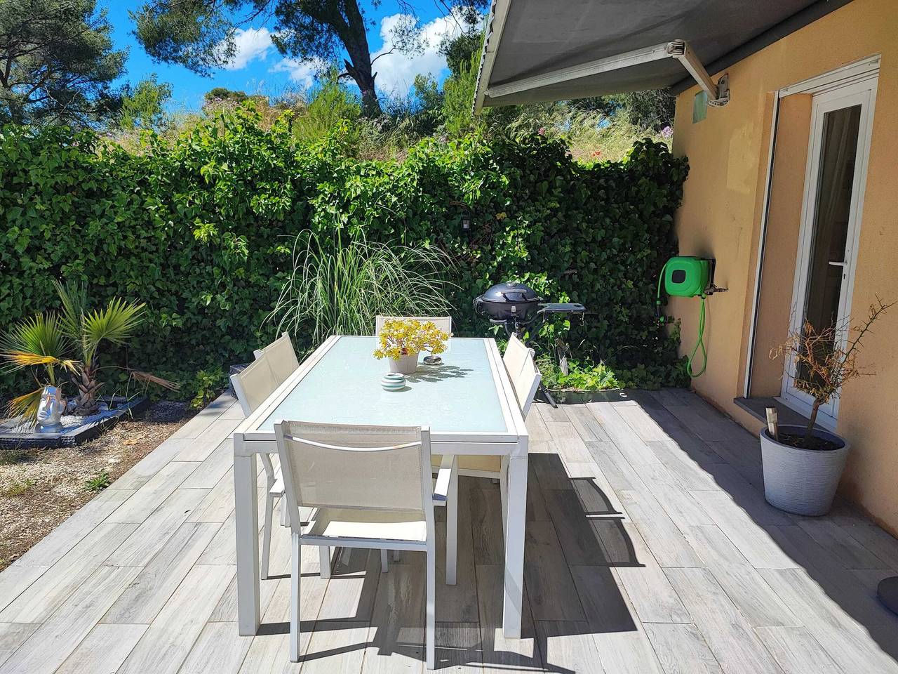 Maison confortable à La Ciotat avec terrasse privée in La Ciotat, Région de Marseille