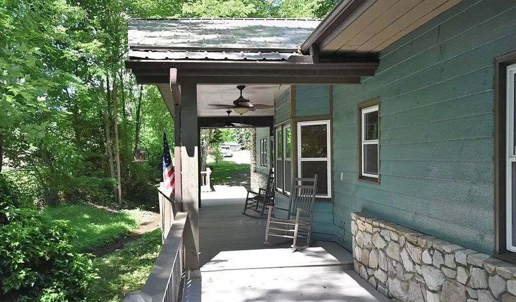 Mountain View Lodge One Level Easy Access Pet Friendly Family Gatherings in Blue Ridge Parkway, Maggie Valley