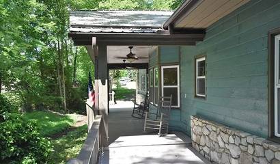 Lodge for 6 Guests in Blue Ridge Parkway, Maggie Valley, Picture 2