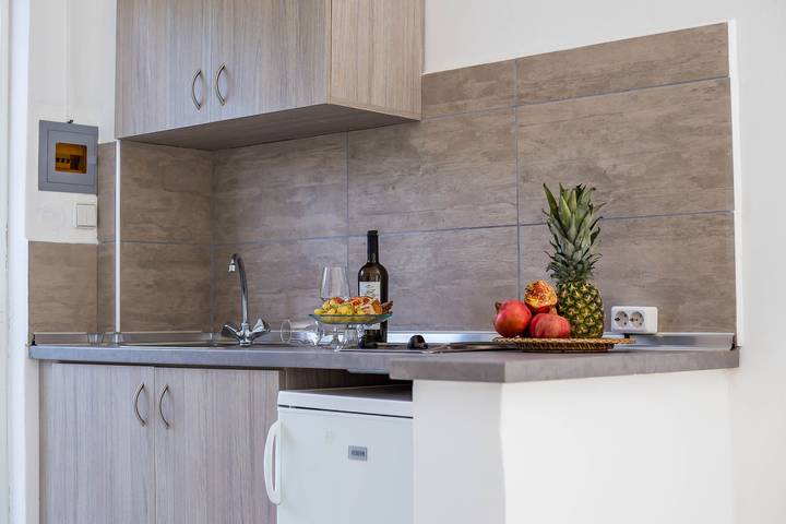 Gîte pour 2 personnes, avec piscine ainsi que terrasse et jardin à Faliráki - 3