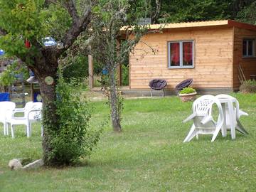 Gîte pour 2 personnes, avec piscine ainsi que terrasse et jardin, animaux acceptés dans le Lot