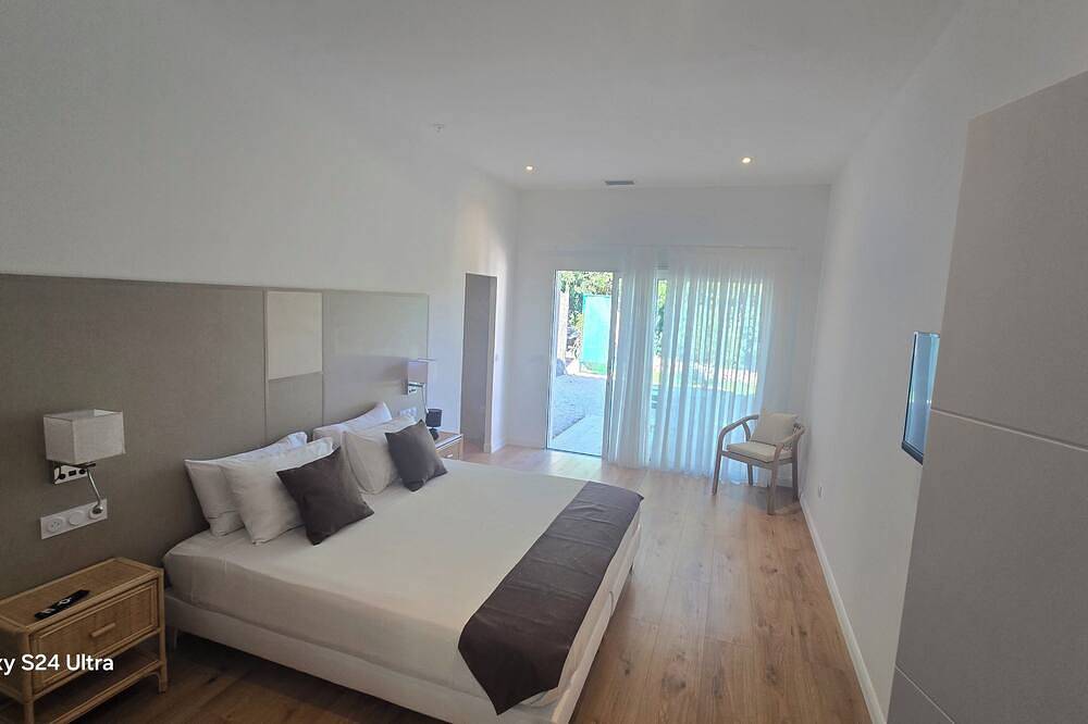 Villa Aurène – Elegant Luxury Retreat with private Pool & Spa Access in Provencr in Saint-Cannat, Aix-en-Provence region