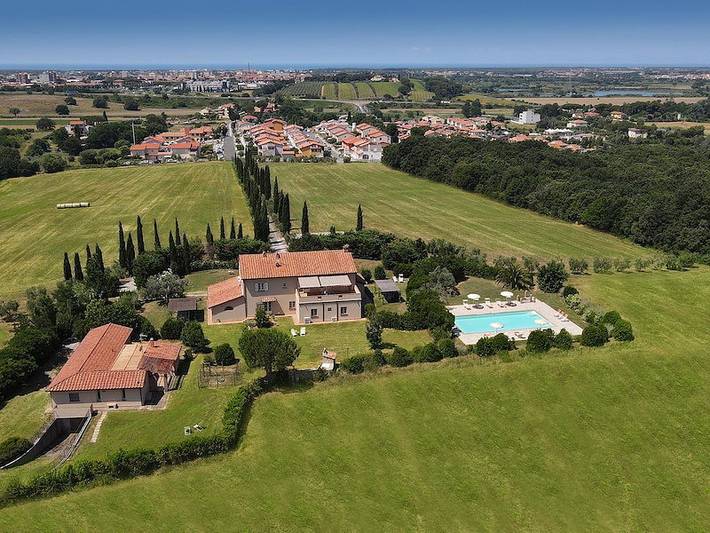 Casa vacanza per 22 persone, con piscina a Montescudaio