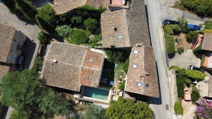 Gîte pour 2 personnes, avec jardin ainsi que terrasse et piscine à Vallabrix