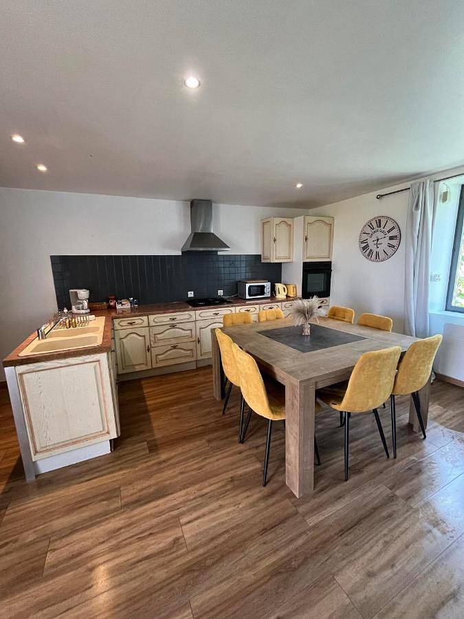 Three-Bedroom House in Roz-sur-Couesnon, Baie du Mont-Saint-Michel
