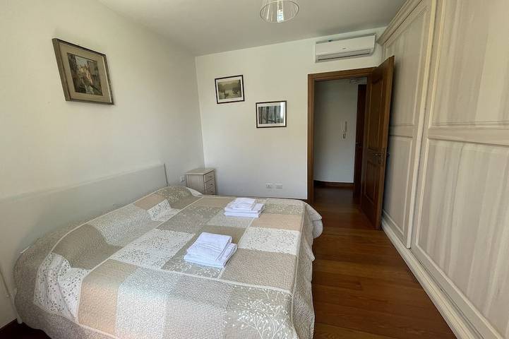 Luxusvilla mit Pool und Seeblick in Manerba del Garda, Gardasee-Berge