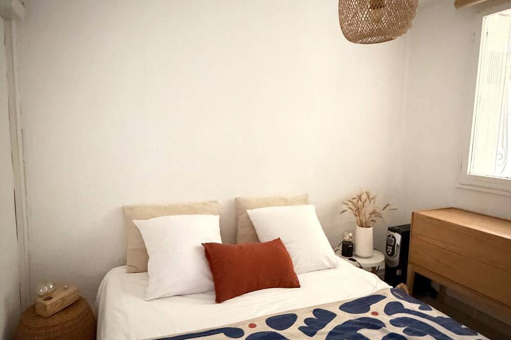 Appartement entier, Cassis centre appartement la rade, derrière le port,jolie vue et parking in Cassis, Parc national des Calanques