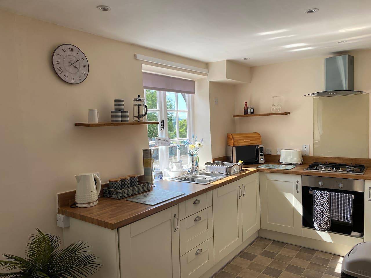 Entire vacation apartment, Apartment - Sleeps 2 - Pet friendly - Parking in Ludlow (Shropshire), Shropshire Hills