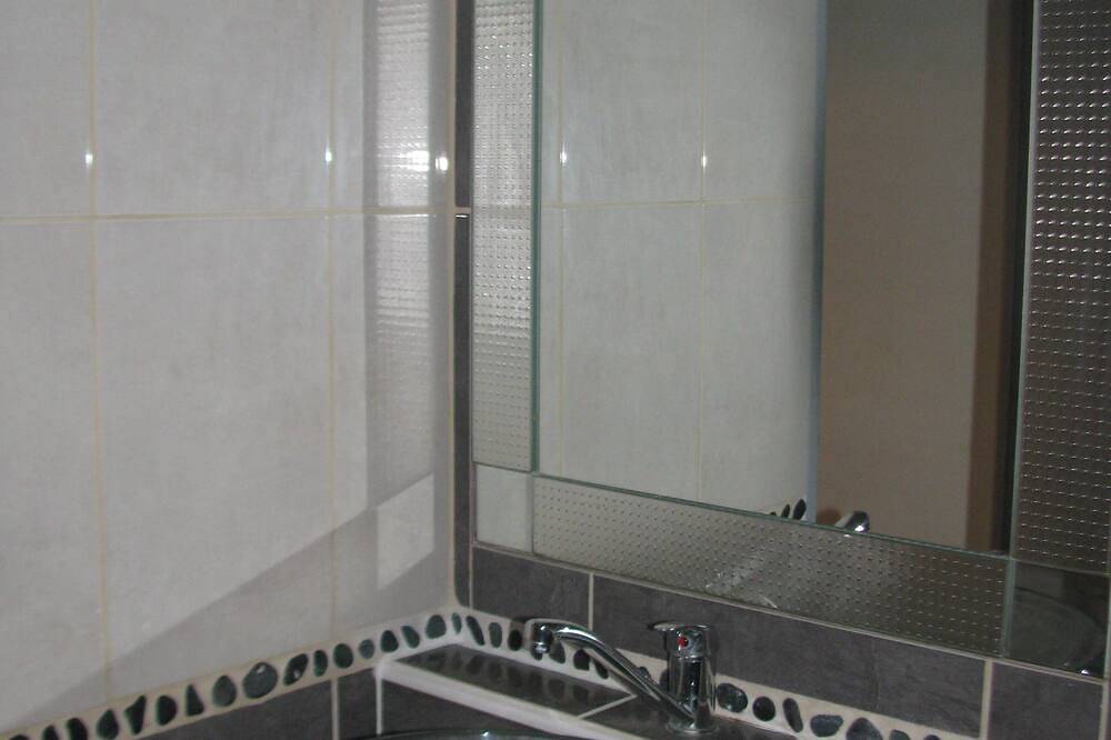 Entire apartment, The countryside at the gates of Montpellier - studio equipped for 2-3 people in Grabels, Montpellier region