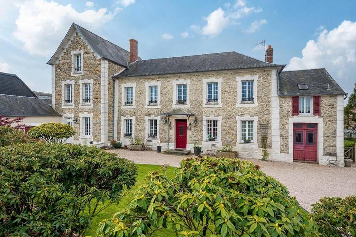 Gîte pour 2 personnes, avec vue ainsi que terrasse et jardin à Caumont-l'Éventé