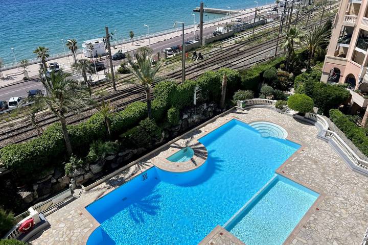 Gîte pour 4 personnes, avec piscine et jardin, adapté aux familles dans Cannes La Bocca - 2