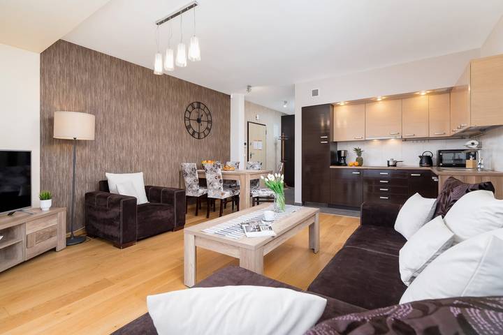 Ferienwohnung für 5 Personen, mit Whirlpool und Garten sowie Pool