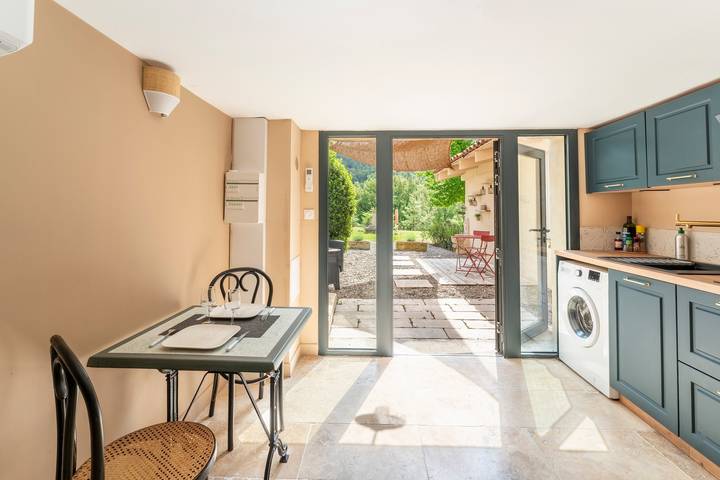 Appartamento intero, Gîte con piscina tra i vigneti nel Luberon – Maison Marvic Laurier T2 in APT, Parco naturale regionale del Luberon
