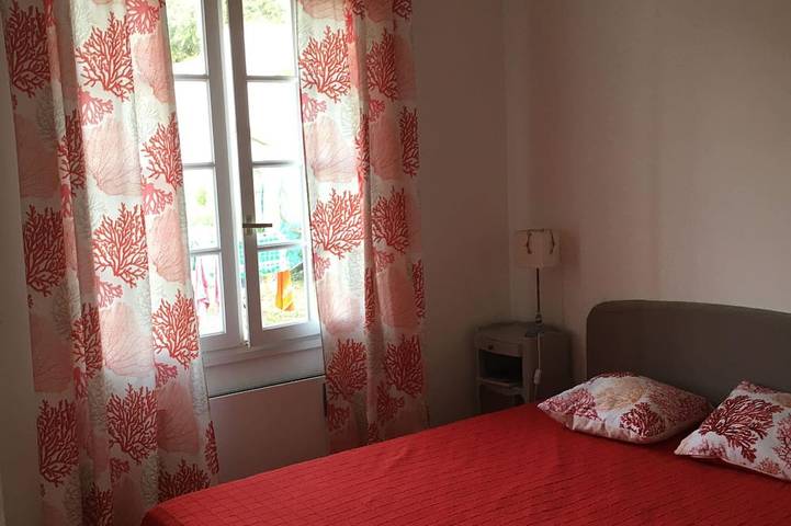 Cómoda casa en una gran parcela cerrada, acceso directo al mar a pie in Saint-Georges-d'Oléron, Côte de Beauté