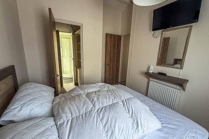 Stunning lodge with full sea views at Coopers Beach Holiday Park in Mersea Island, Colchester