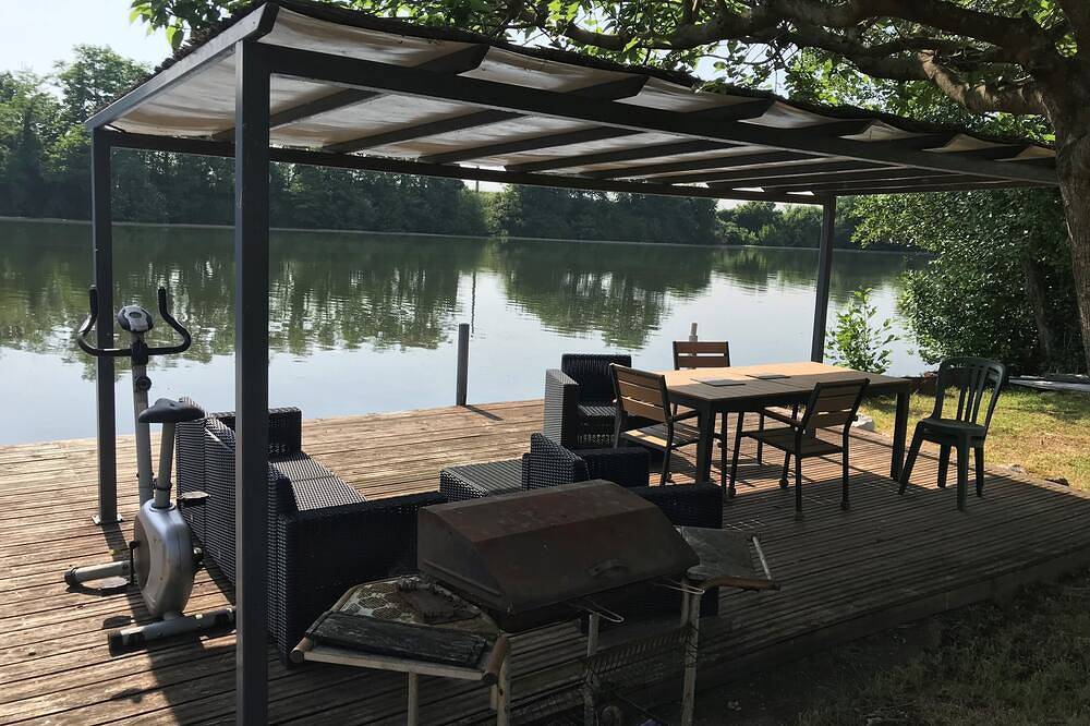 Petit coin de paradis au bord de l'eau in Sainte-Livrade-sur-Lot, Région de Villeneuve-sur-Lot