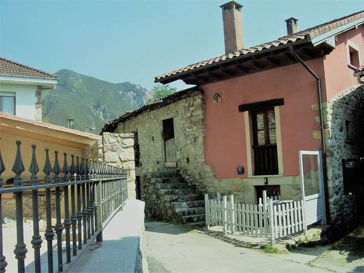Casa rural para 4 personas, con Balcón además de Terraza y Vistas en Arriondas